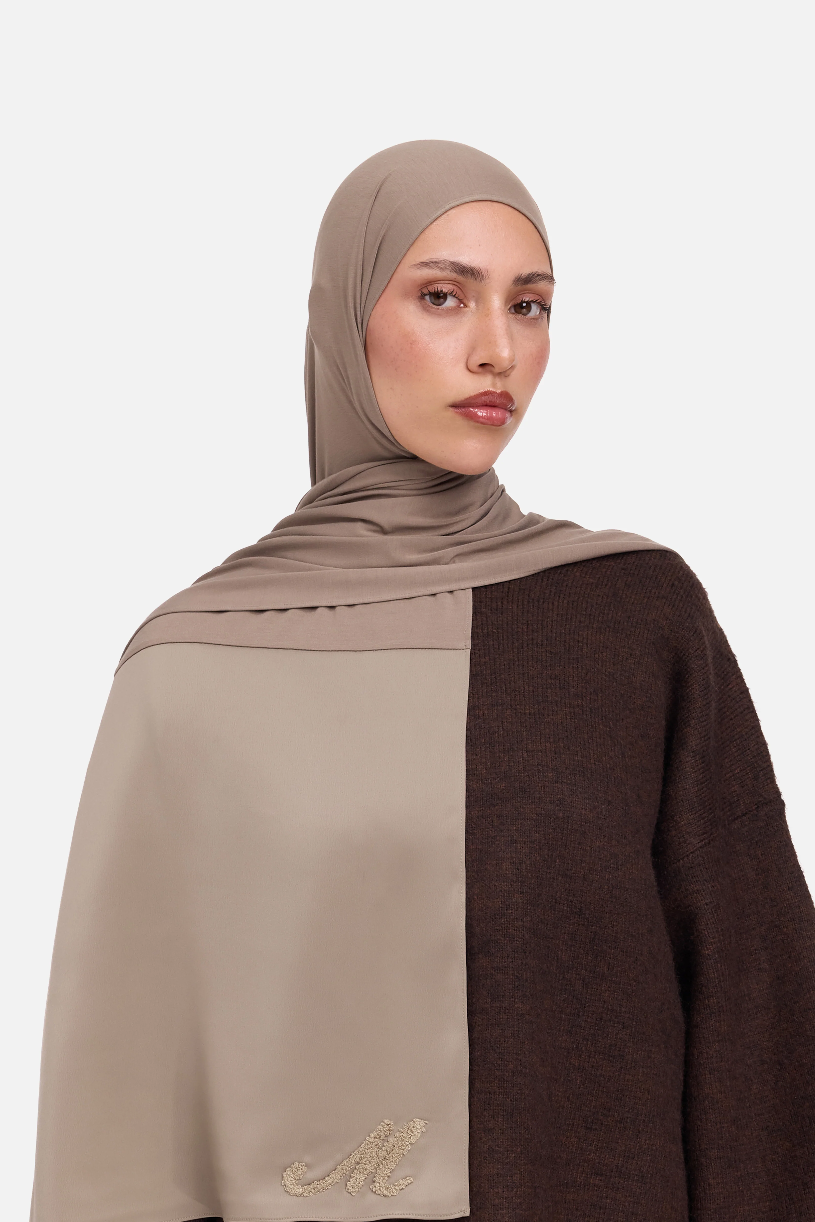 Logo Satin Edge Scarf Bamboo | Khaki - Image 2