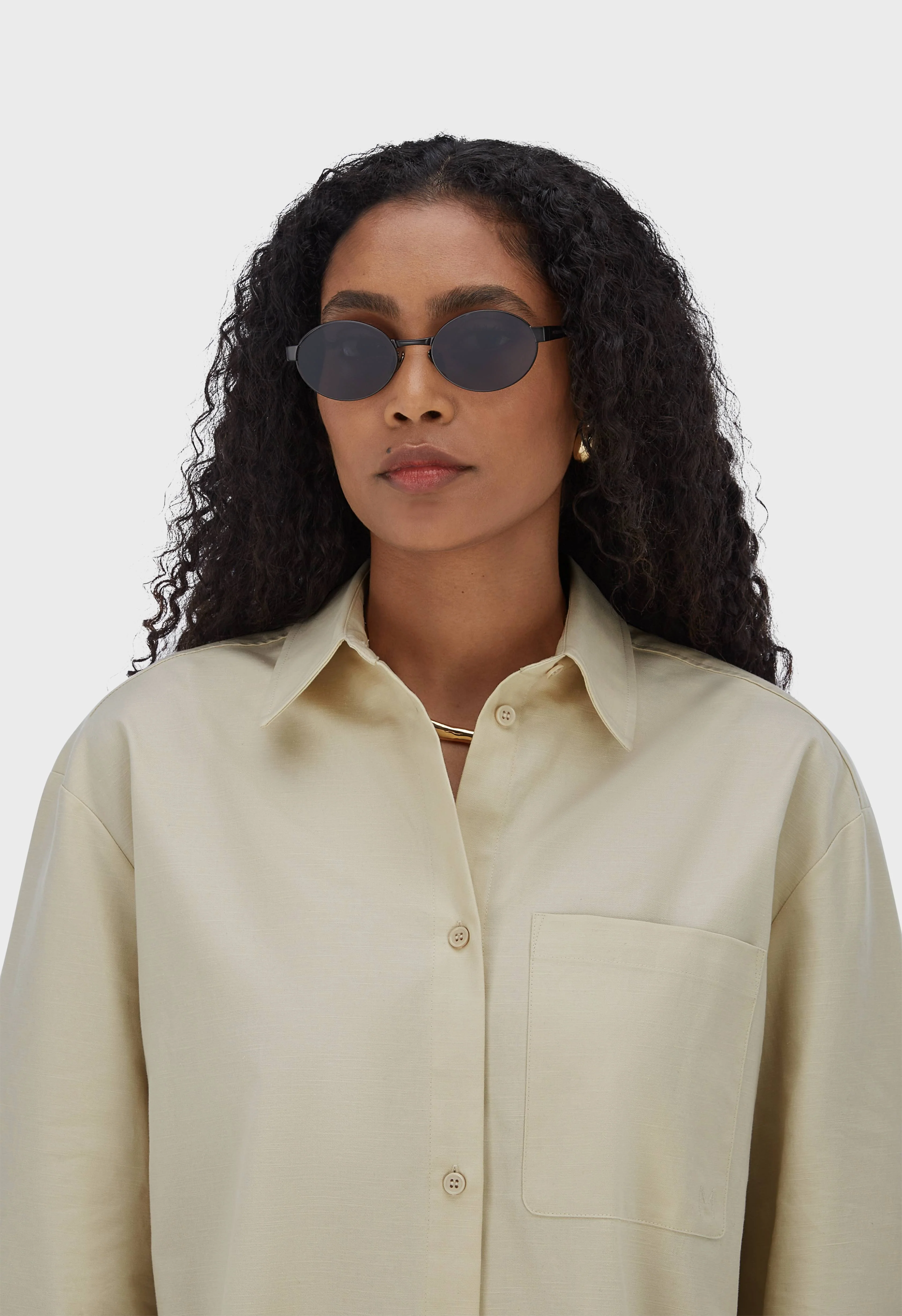 Oval Framed Sunglasses | Black - Image 4